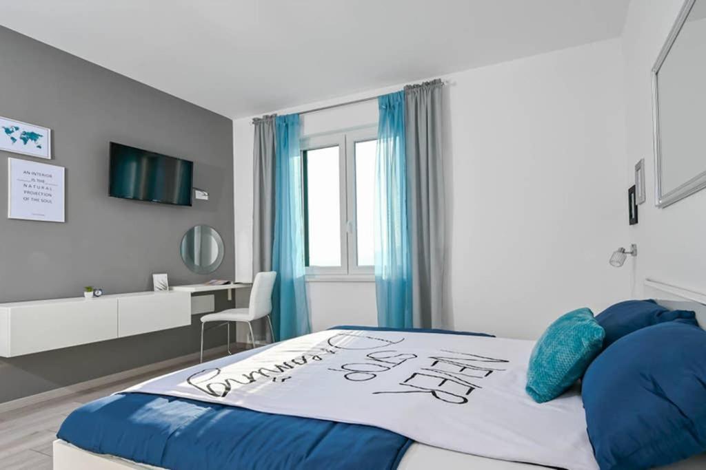 Apartment Noemi With A Direct Beach View Rabac Extérieur photo